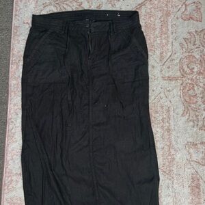 american eagle black skirt with slits